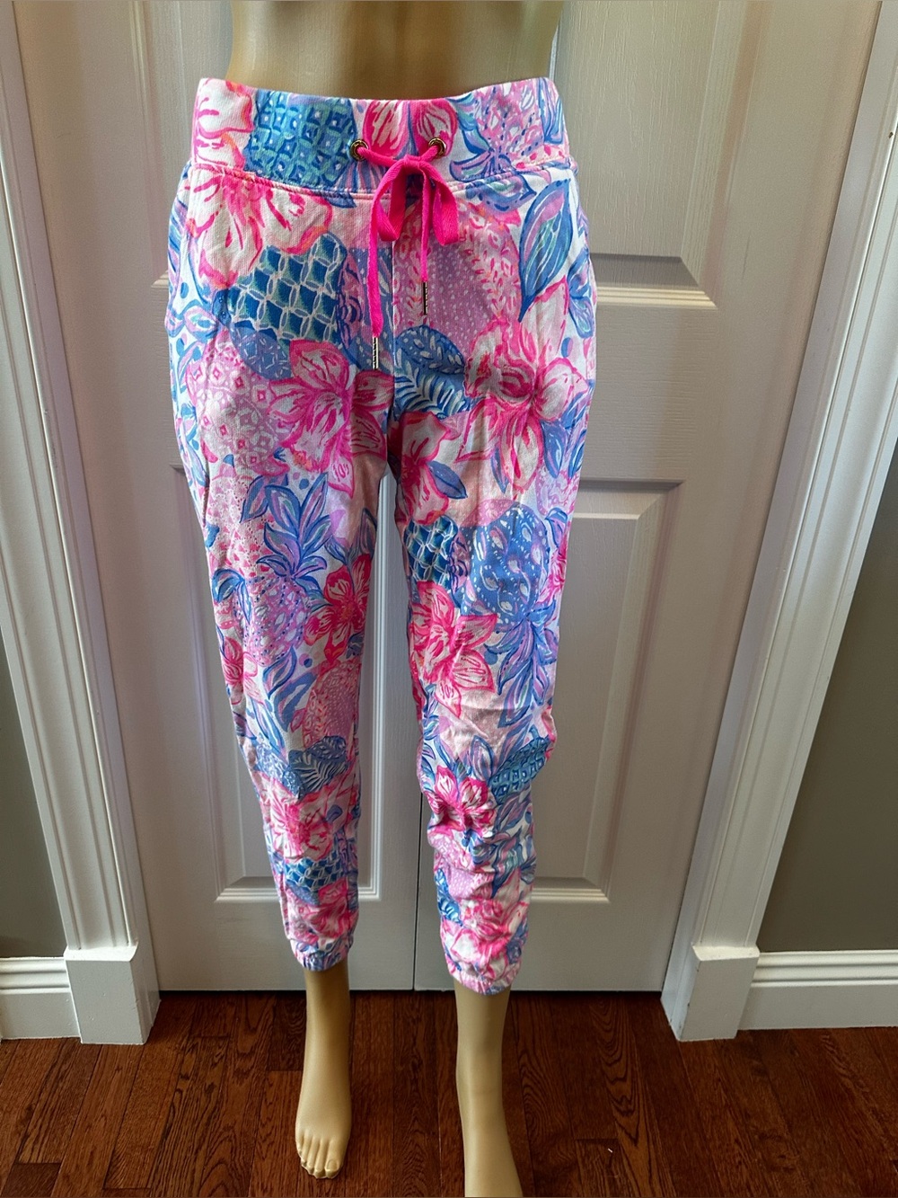 Lilly Pulitzer Pink & Blue Floral Cropped Pants